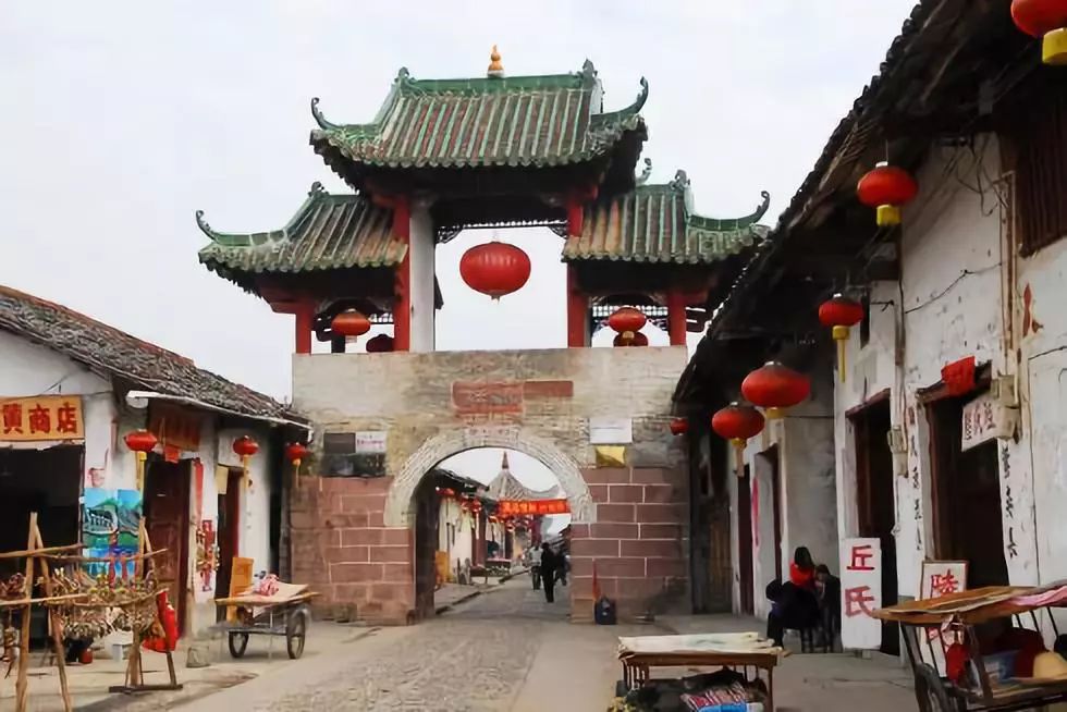 秋在广东很珍贵，若不细心寻找，它便静静地离开了