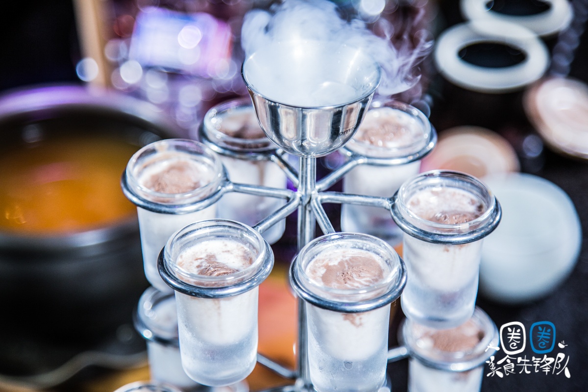 成都凌晨2点还在排队的贰麻酒馆，终于带着大熊猫来南昌了！