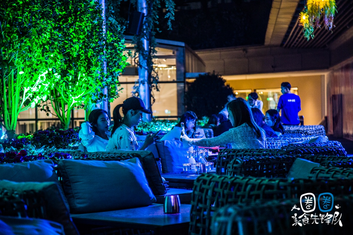 成都凌晨2点还在排队的贰麻酒馆，终于带着大熊猫来南昌了！