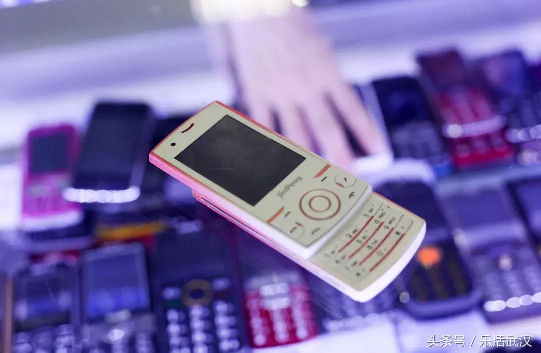 你还记得第一部手机吗,你还记得你人生第一部手机吗