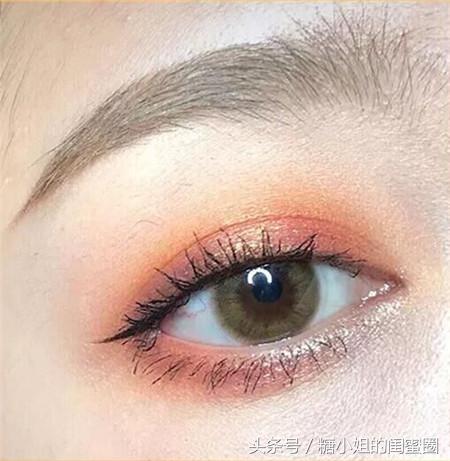 秋日告别沉闷，一个活泼俏丽的好看妆容也可以这么简单！
