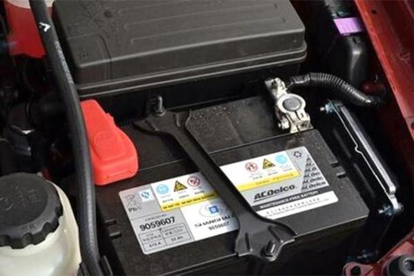 自动挡电瓶没电打不着火怎么办,自动挡车电瓶没电了应该怎样推