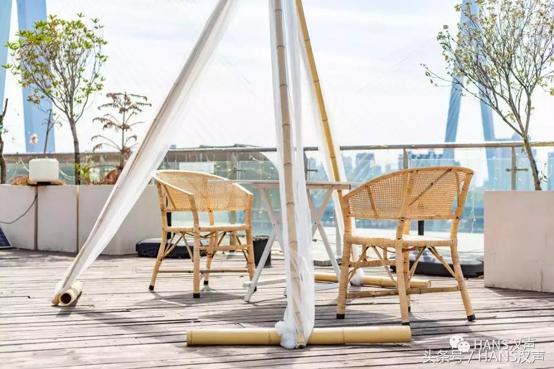 走，一起去武汉奇妙顶楼天台踢球蹦迪撸串