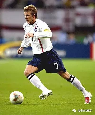 足球巧妙带球过人视频,小学生足球带球过人失误