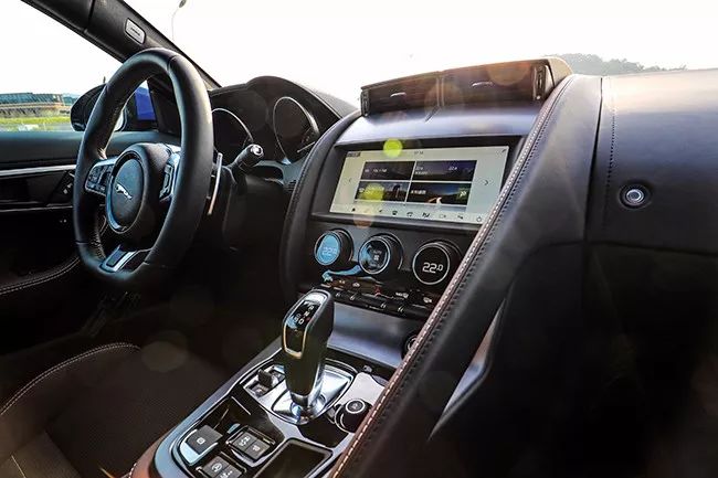 全新捷豹f-type实拍评测,优雅的英伦跑车捷豹ftype了解一下