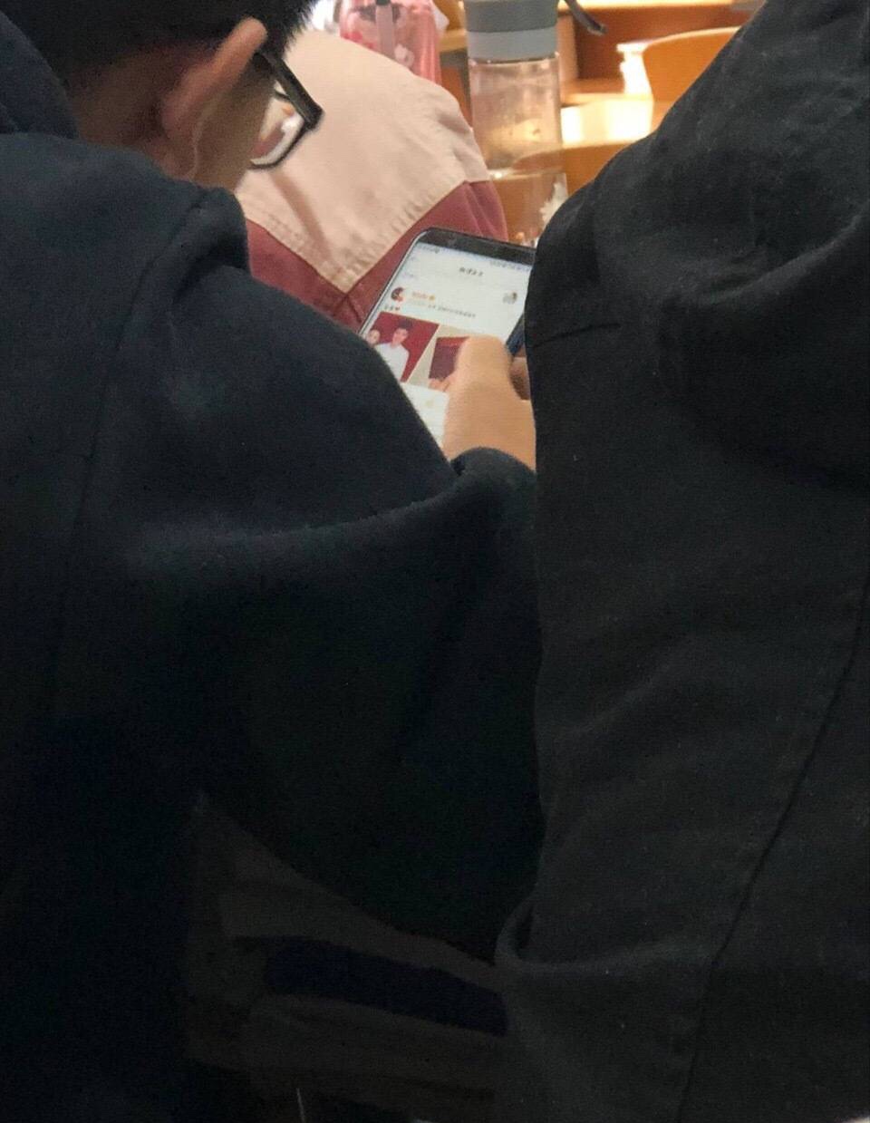 赵丽颖冯绍峰喜帖真的假的,赵丽颖和冯绍峰结婚证是真的么