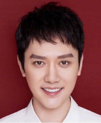 眉有办法!发际线男孩小吴祝福赵丽颖结婚,曾表示理想型是赵丽颖