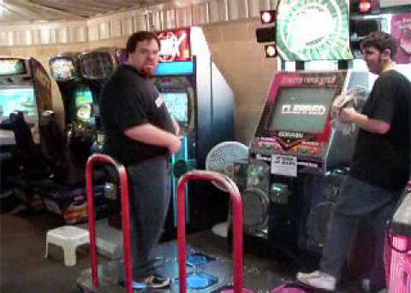 一代尬舞青春，初代跳舞机DDR往事