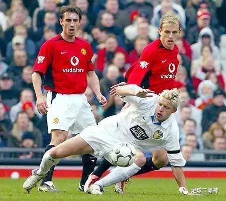 为曼联踢断腿的男人,为曼联付出一切的球员