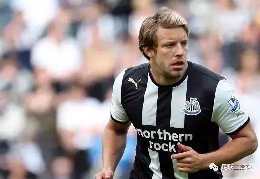 为曼联踢断腿的男人,为曼联付出一切的球员