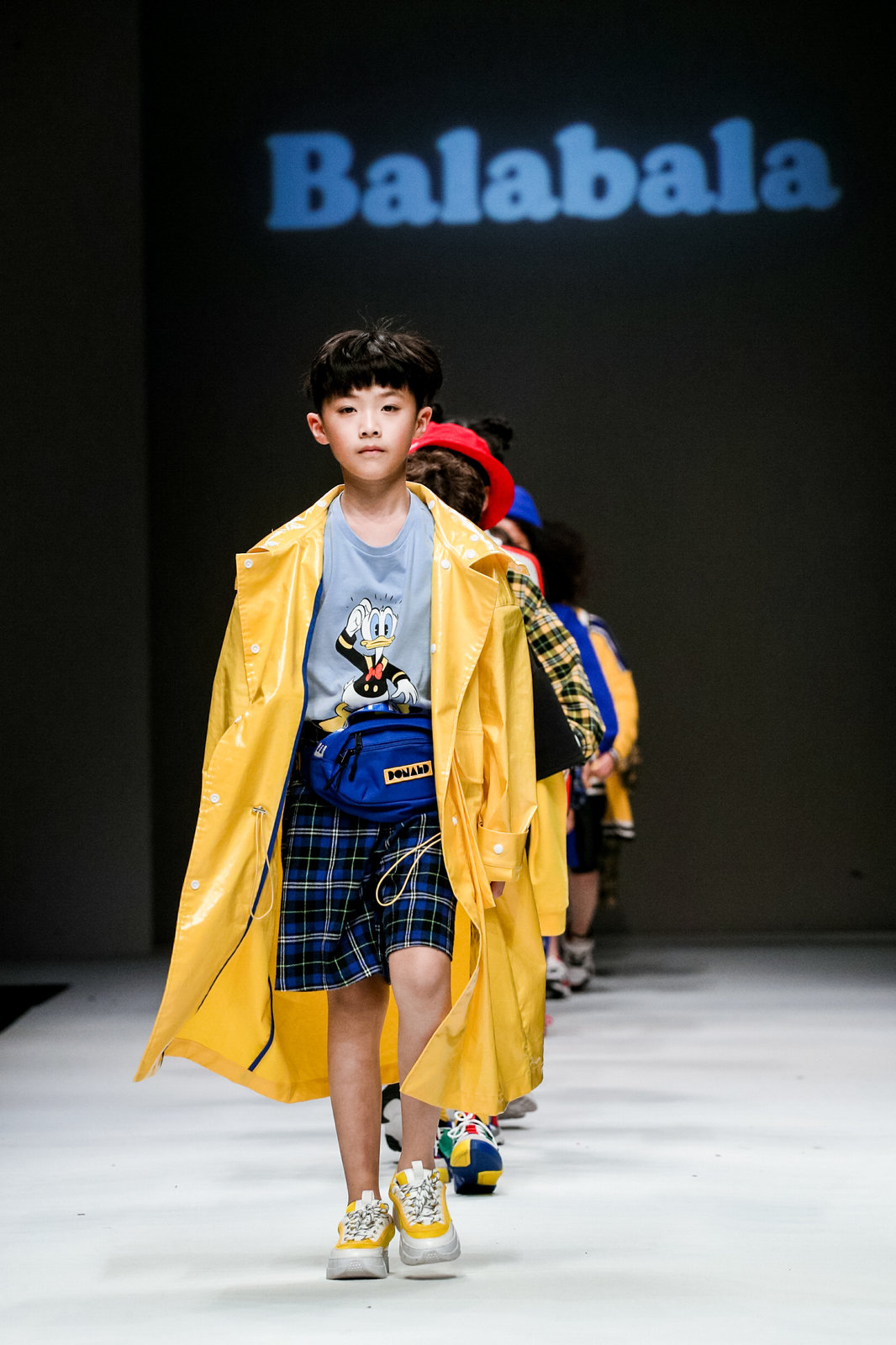 唐老鸭服装套装,巴拉巴拉官方视频唐老鸭