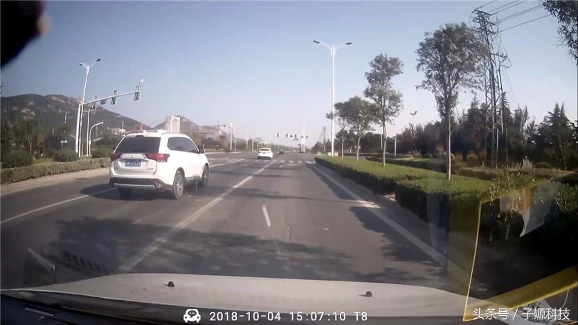 用手机管理爱车一腾讯车联轲轲西里T8行车记录仪