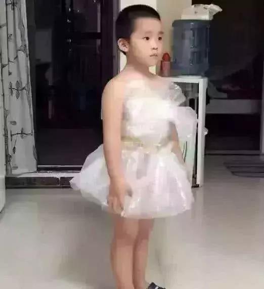 奇葩作业有没有让家长们怀疑人生,小学生奇葩作业气死家长视频