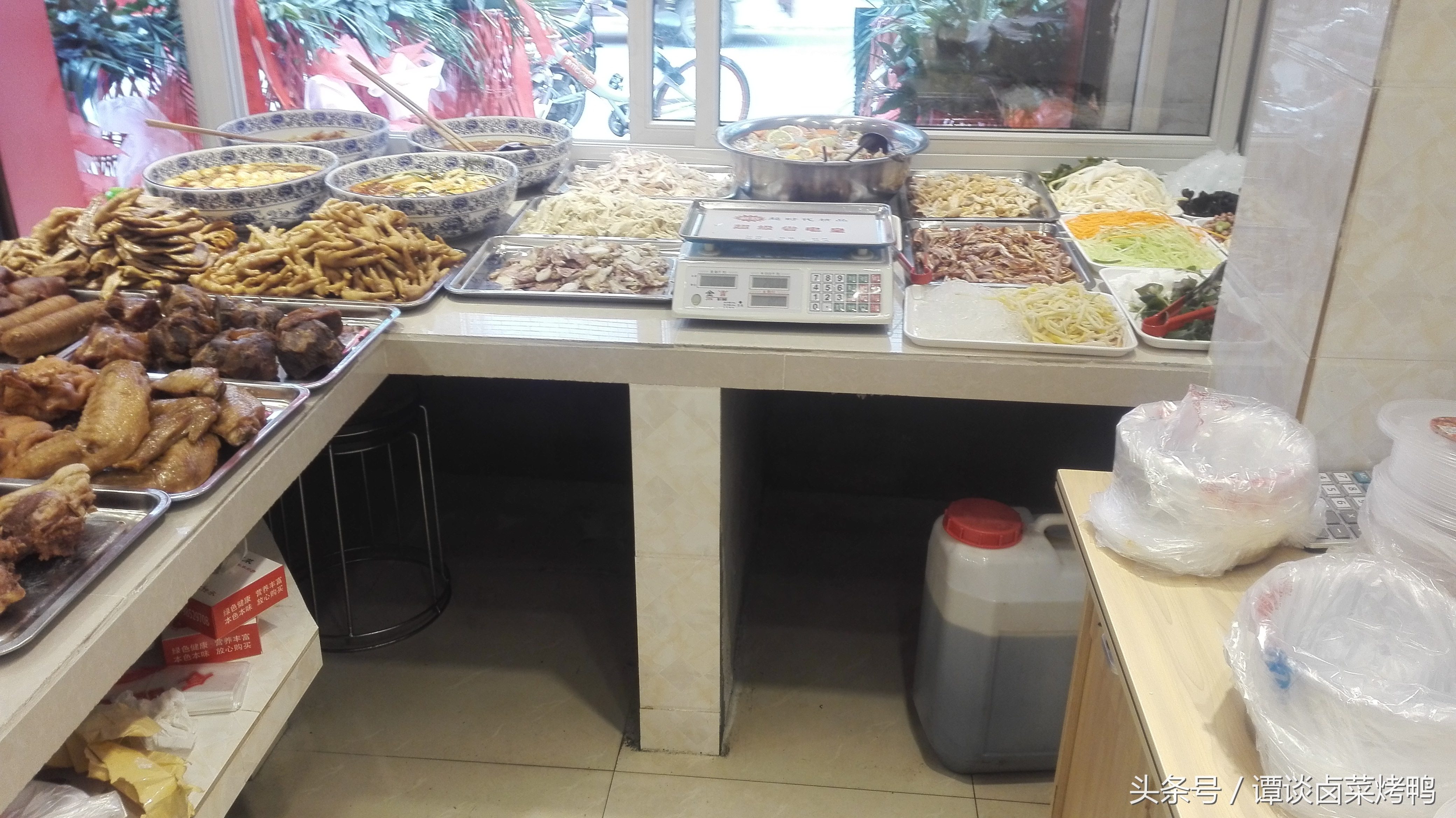 卤菜新手选择摆摊和开店的利与弊,熟食店的卤菜如何才能更好卖