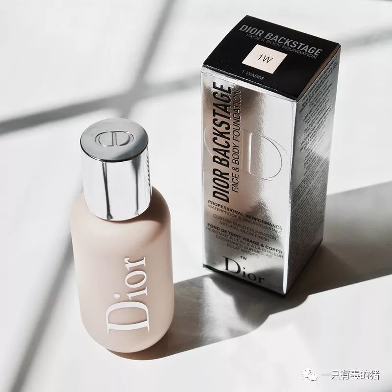 深扒摔跤炫富：原来富婆们20w包包里的东西也没什么了不起