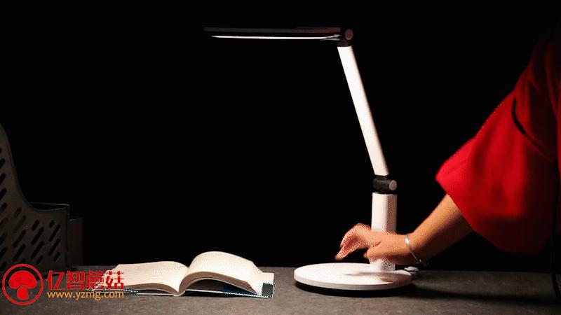 亿智蘑菇评测丨贴身书童——孩视宝护眼灯上手体验