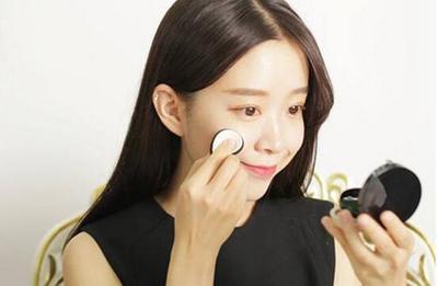 你真的会使用气垫粉饼吗?黄金6步骤,错一步你的妆就白化