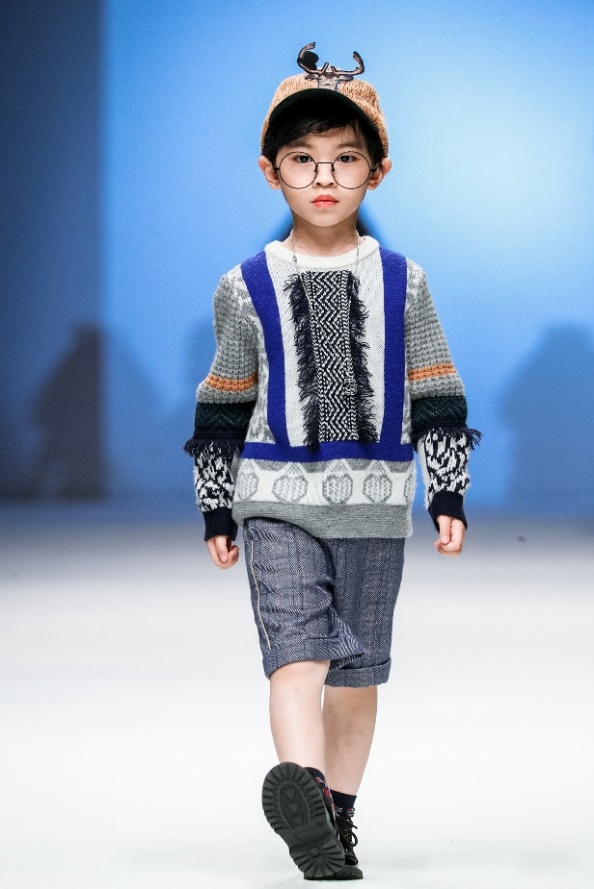 巴拉巴拉唐老鸭羽绒服深蓝,巴拉巴拉迪士尼唐老鸭联名款