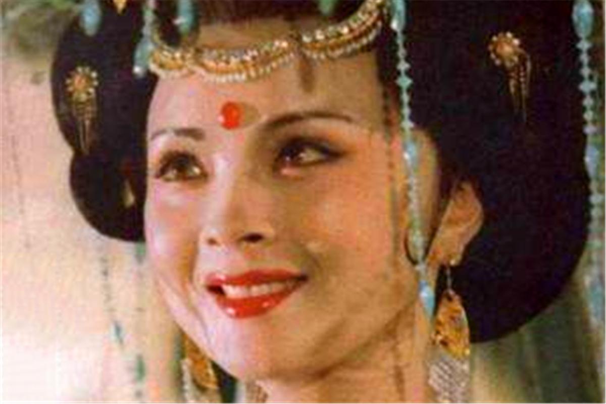 李白赞扬杨玉环美貌的诗,李白写过夸奖杨玉环的诗有哪些呢