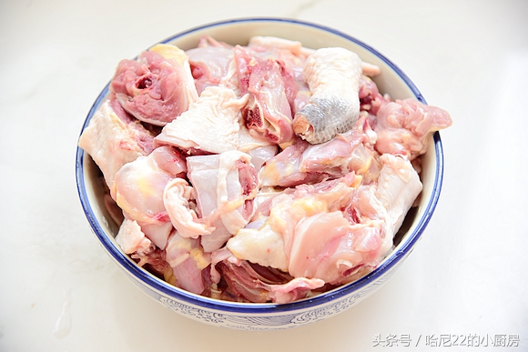 土鸡炖汤什么时候放盐要不要焯水,土鸡炖汤焯水的黄油要不要去掉