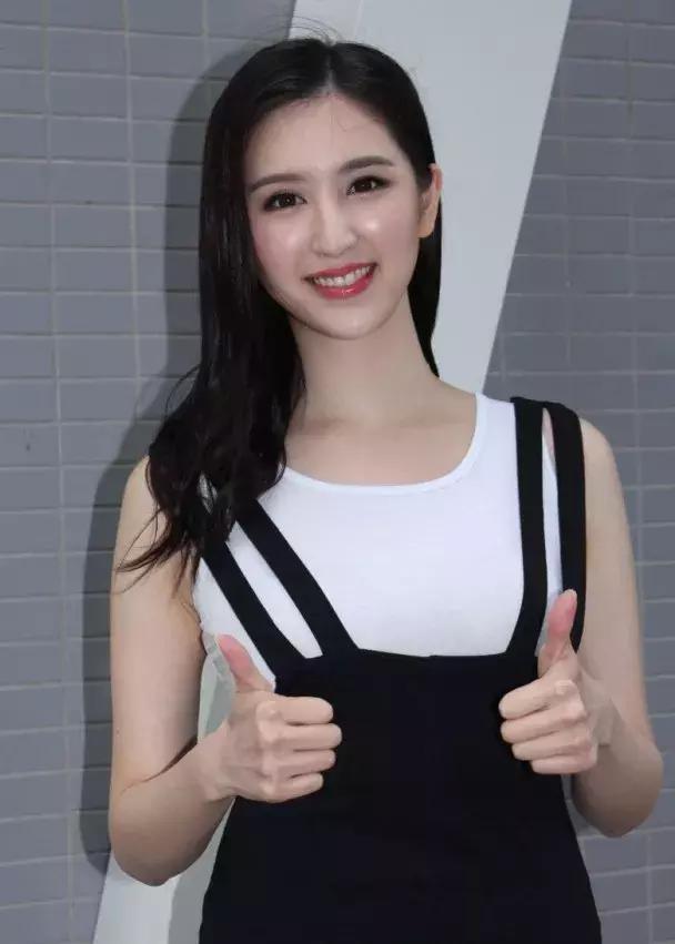 转战内地人气急升！前港姐事业起步猪笼入水大手笔换车买钻饰