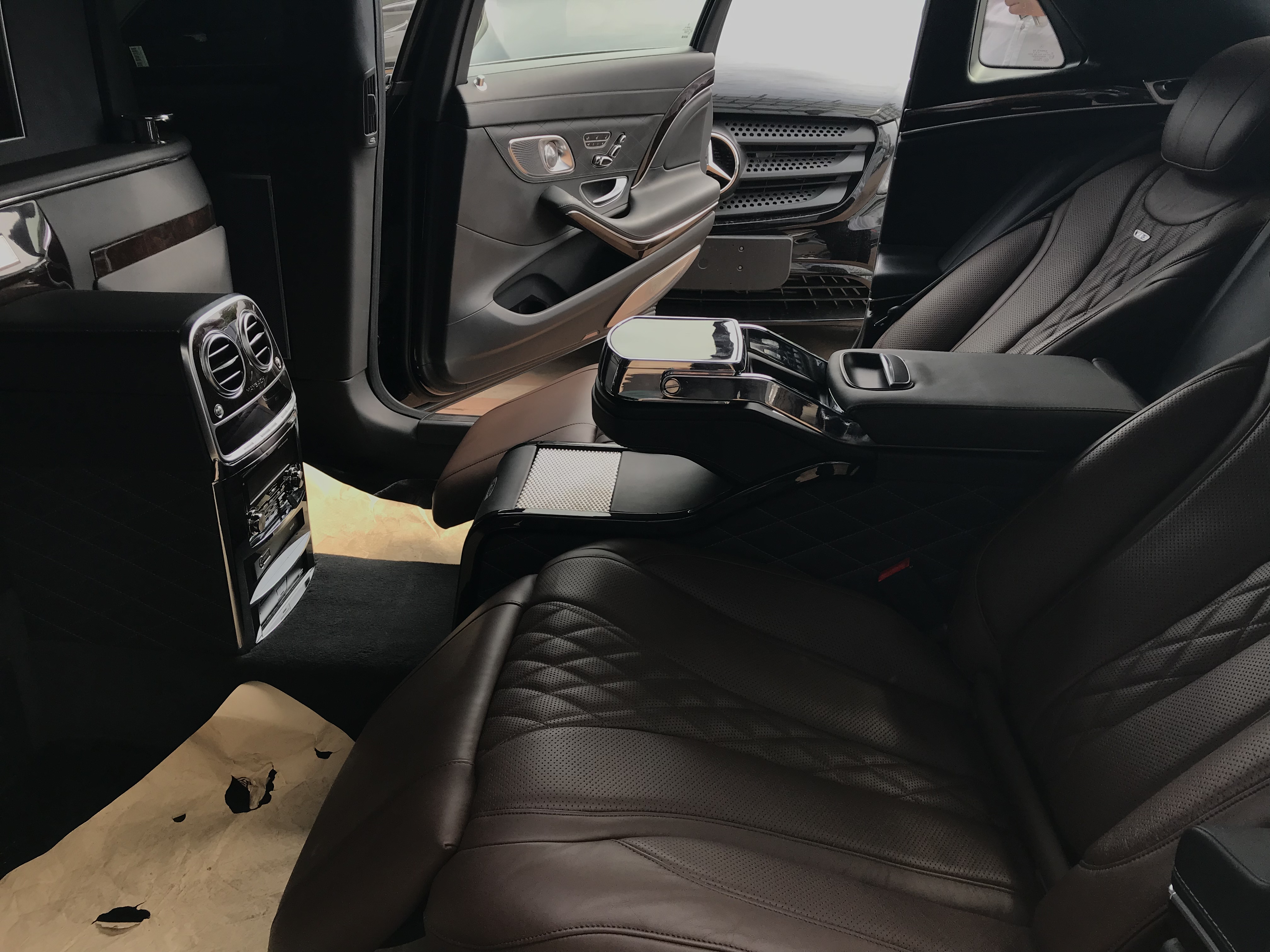 迈巴赫s600加长落地多少钱,迈巴赫普尔曼加长s600