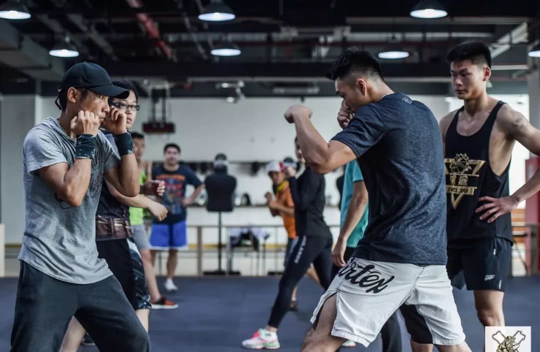 拳手KO健身房教练爆红网络!原来是这么回事!