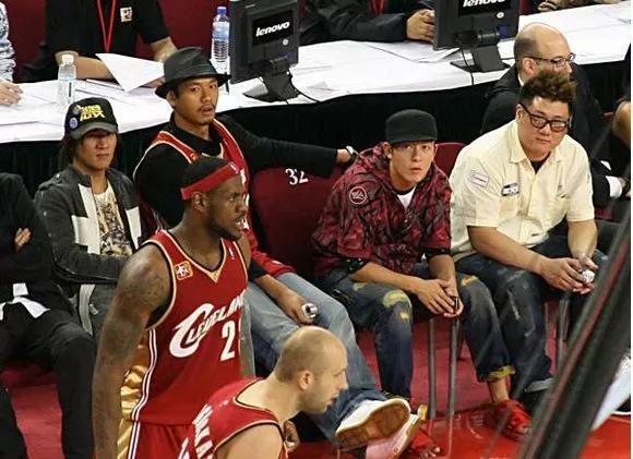 2022年流行的拖鞋,拖鞋联名推荐