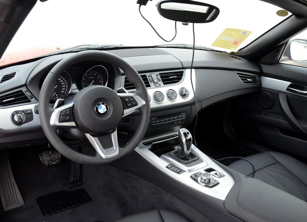 奔驰slc宝马z4奥迪tt哪款车最快,700公里宝马z4要多少油钱