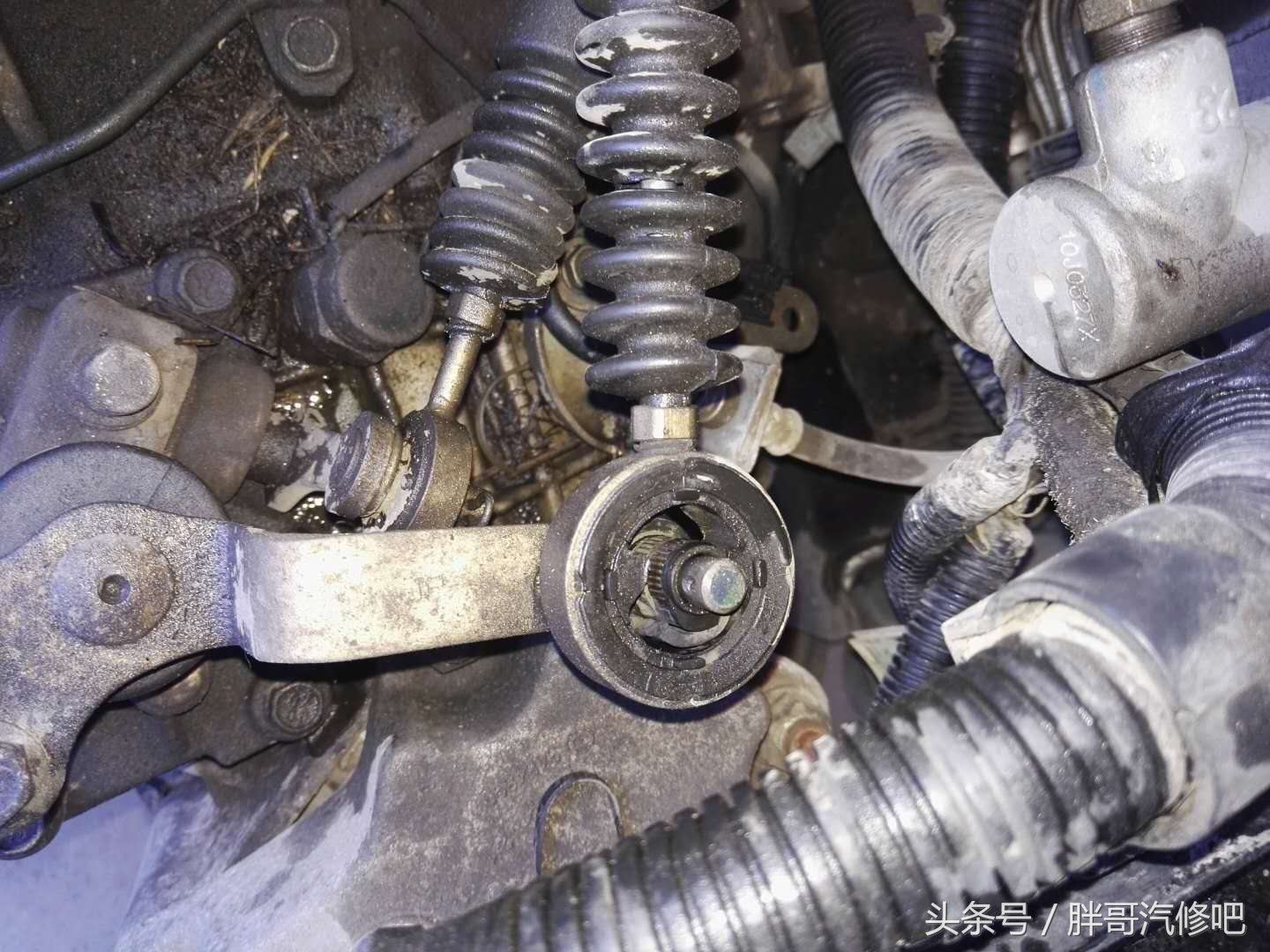 胖哥维修骏捷FRV1挡行程大问题,一根橡胶管解决问题