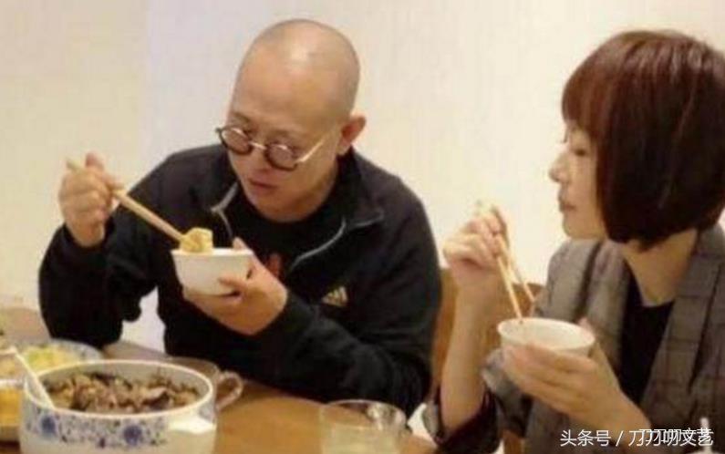 洪金宝对比李连杰谁地位高,洪金宝和李连杰哪个地位高