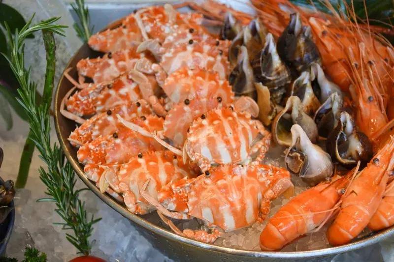 周末畅刷法国生蚝！招牌西班牙海鲜饭、珍稀火腿天天有！