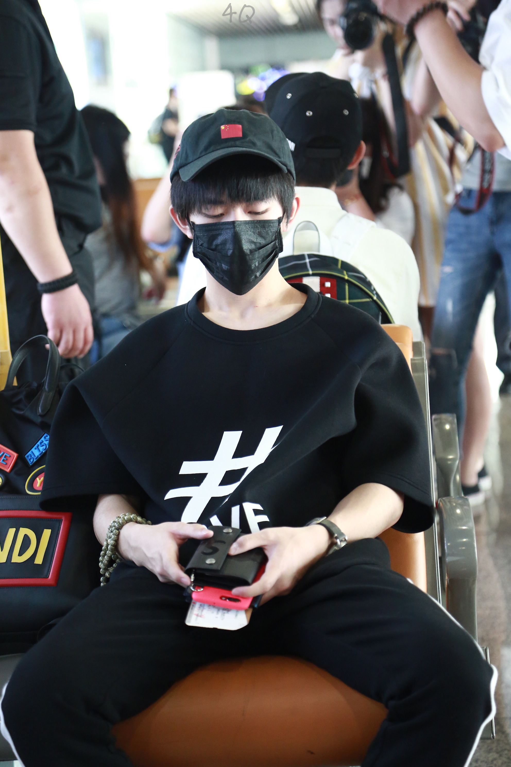 易烊千玺tfboys穿搭,tfboys易烊千玺穿衣搭配