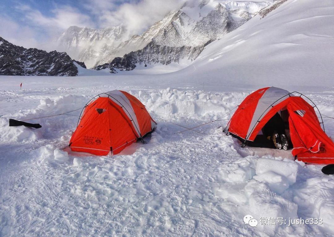 你想要什么衣服,哪个品牌的冲锋衣比较商务