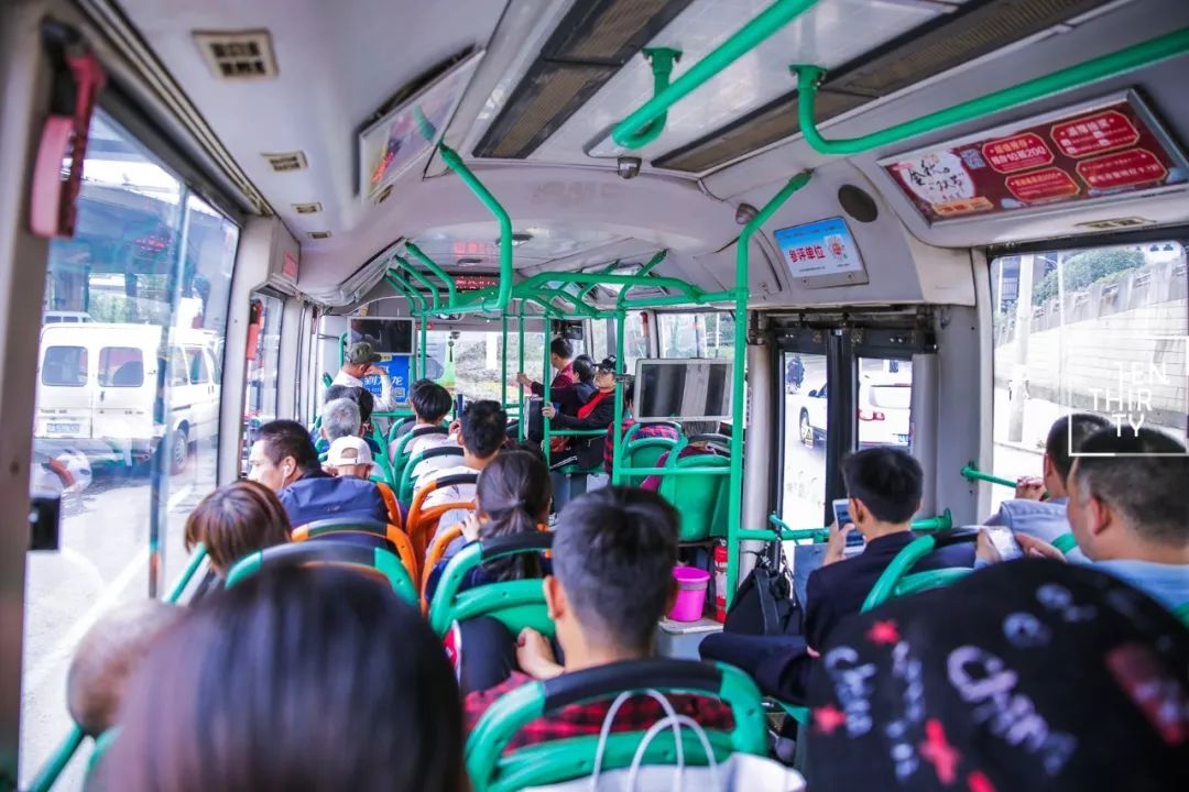 武汉每一辆901，都承载着江夏上万学子的青春！