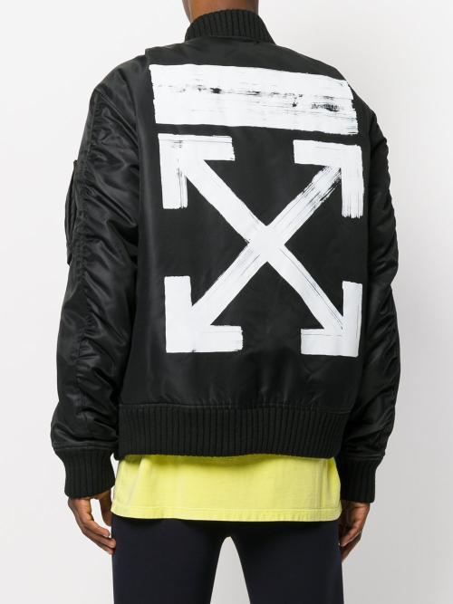 目前最火的潮牌有哪些,现在比较流行的潮牌有哪些