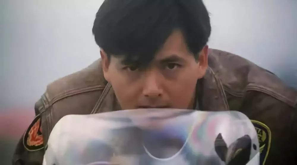 无双电影小马哥,小马哥周润发电影英雄本色动图