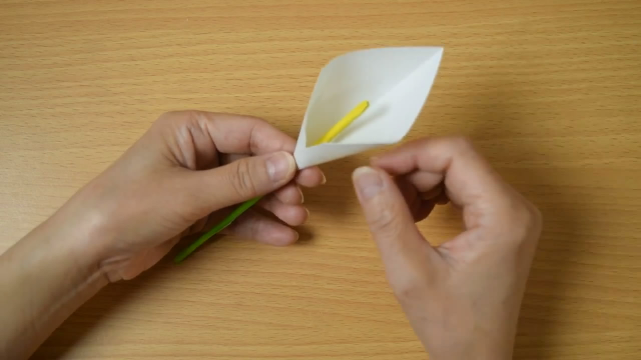 百合花的折纸方法简单又漂亮,百合花折纸教程步骤图解法