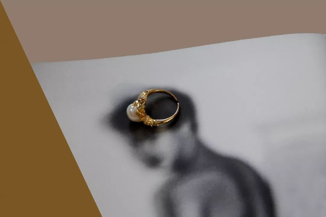 邓紫棋同款蛇形戒指,戒指不能戴太满