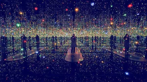 三个词了解草间弥生的“套路”