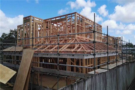 本命年的人今年盖房子适宜吗,属龙2024年本命年可以盖房子吗