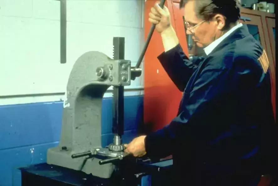 铁姆肯timken轴承怎么样,skf圆柱滚子轴承拆卸视频