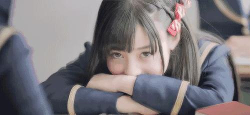 桥本环奈红框眼镜,桥本环奈可爱眼妆