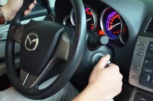 汽车电瓶亏电一次修理厂就说坏了,汽车在修理厂放太久导致电瓶亏电