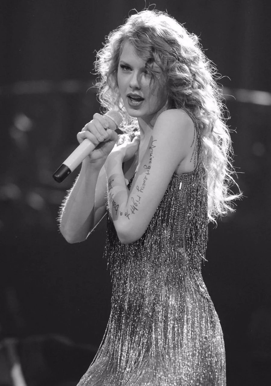 这个经历84段恋情,圈粉5亿的歌手:做自己,全世界都会为你鼓掌