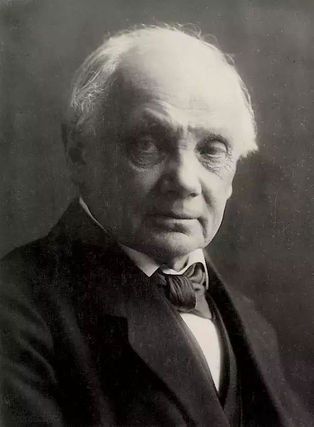 玻尔年轻时,玻尔年轻时的样子