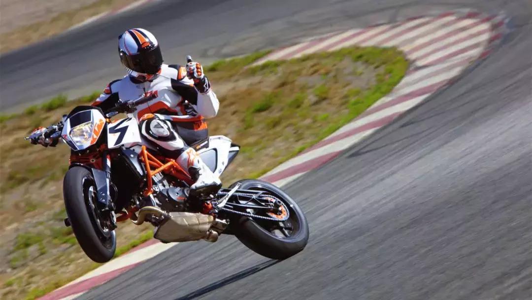 秋季骑摩托车怎么搭配衣服,夏日骑行复古摩托衣服搭配超帅