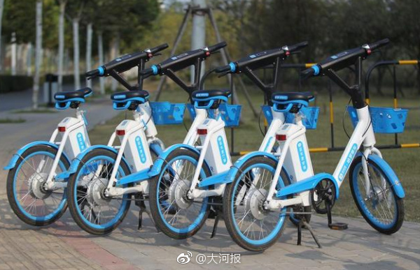 河南街头持刀男子被击毙,河南一男子拿菜刀当街砍人