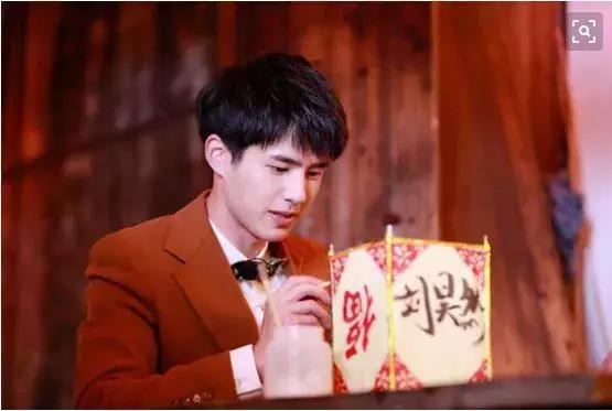 怎样夸人长得帅才会显得高逼格？都在这里……