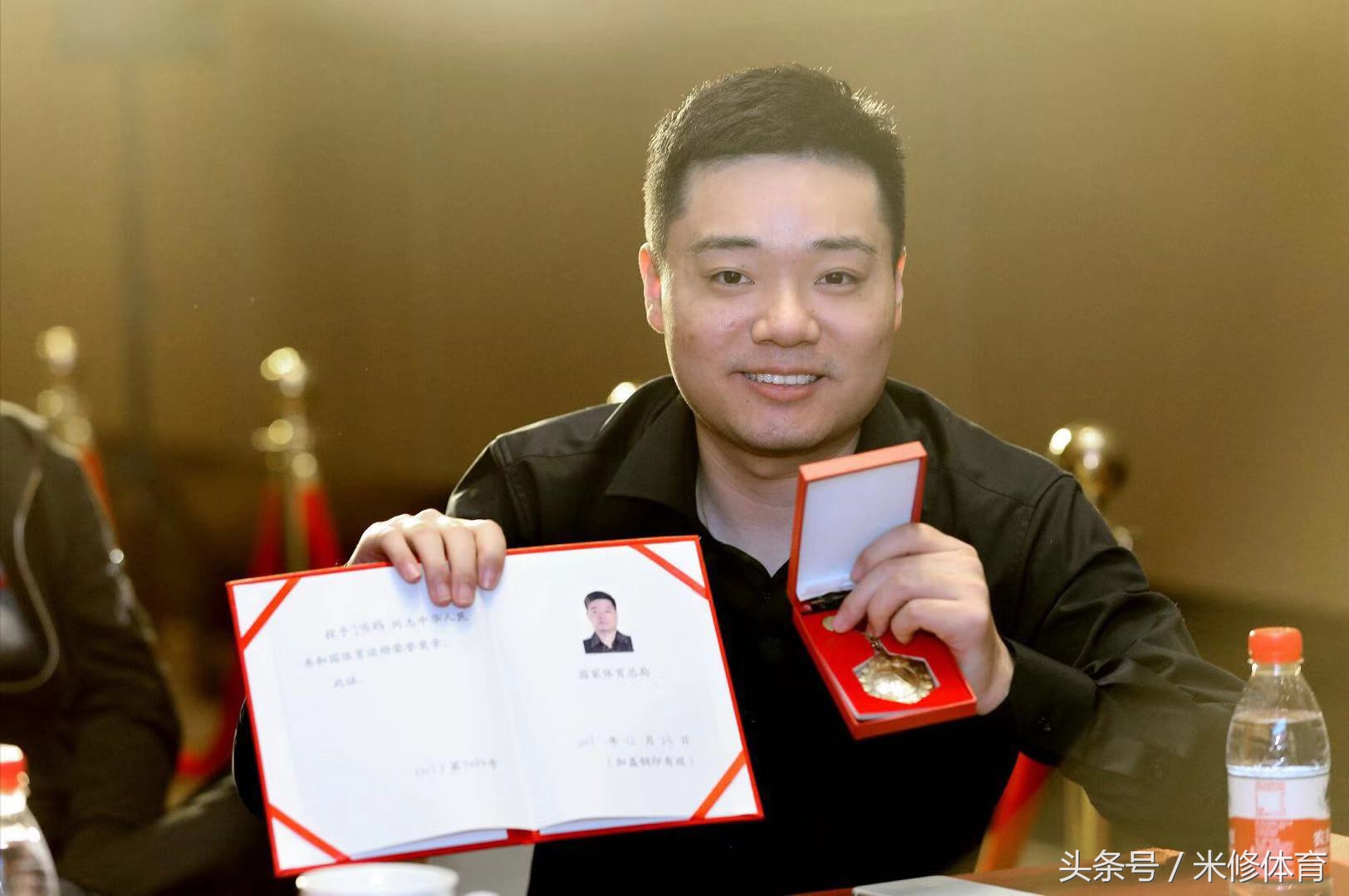 丁俊晖第1次拿世界冠军17岁,丁俊晖入选第一批台球名人堂